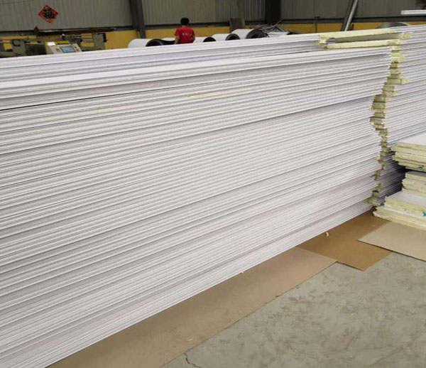 自動(dòng)車庫(kù)門車間