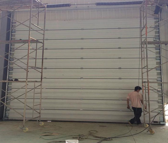 廠房工業門安裝.jpg 廠房工業門安裝.jpg